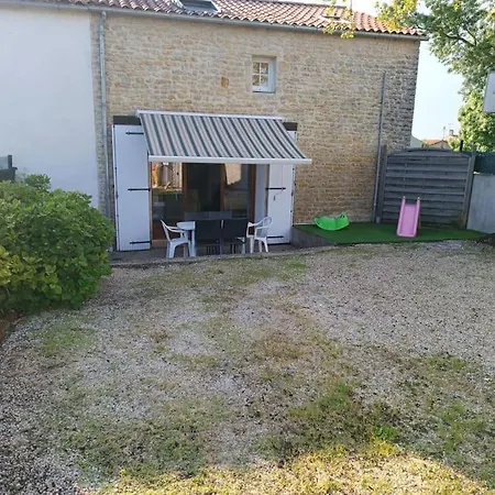 Holiday home Charmante Maison En Pierres