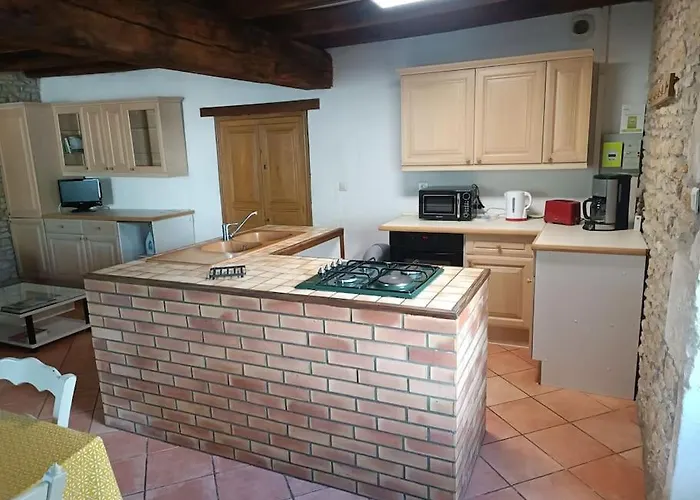 Charmante Maison En Pierres Sainte-Radégonde-des-Noyers